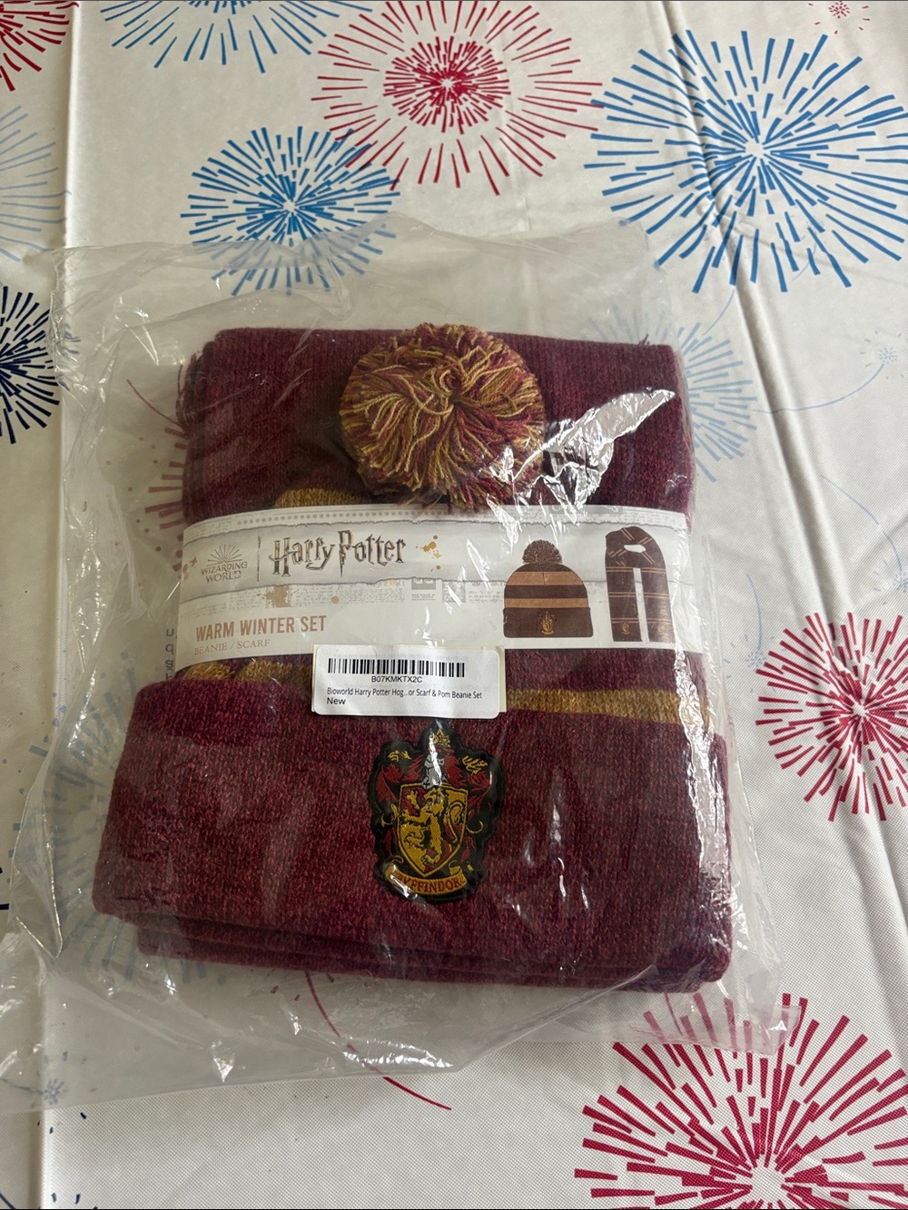 NWT HARRY POTTER BEANIE AND SCARF WINTER SET